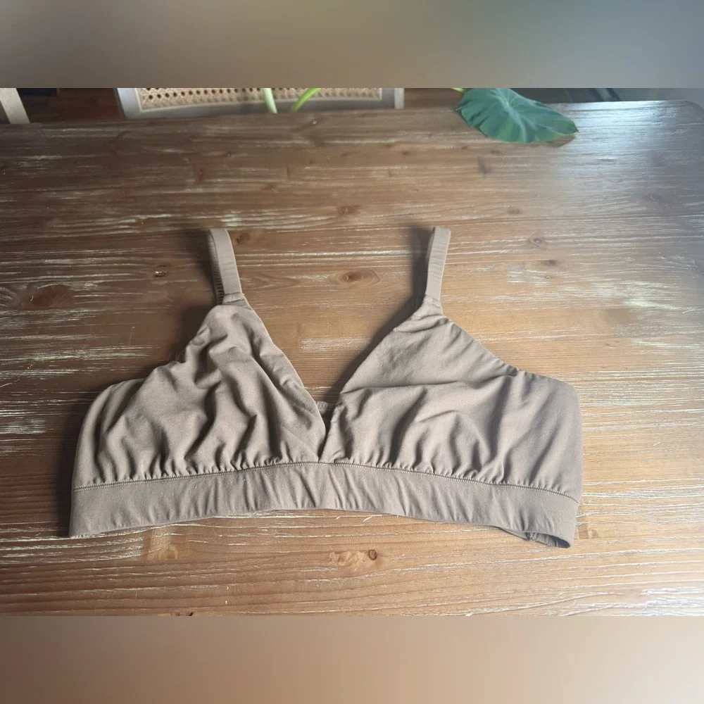 SKIMS Brown Triangle Soft-Cup Bra - Picture 5 of 7